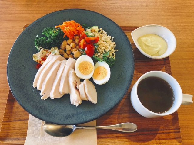 トレーニング前後におすすめの食事