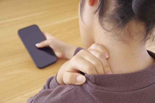 長時間スマホを見たあとに首が重だるい人向けトレーニング