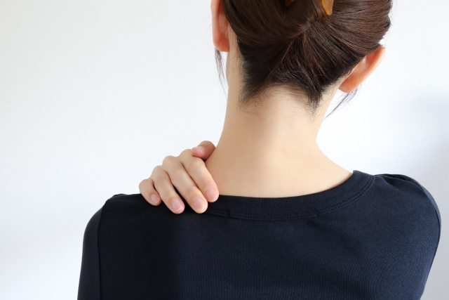 下を向くと首が詰まる感じがする人向けのストレッチ